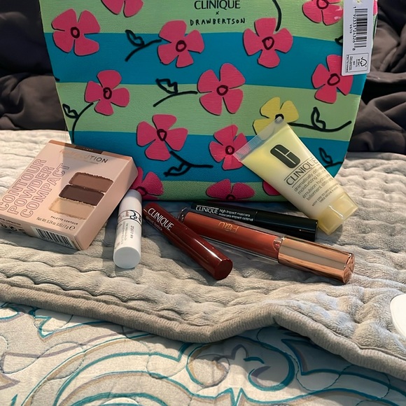 Clinique & Drawbertson Vibrant Floral  Makeup Pouch with 6 pieces..Clinique🔺Dior - Picture 4 of 6